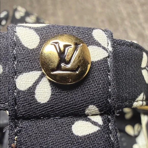 Louis Vuitton 2011 Marc Jacobs Era Heart Print Bow Wedge Sandals - Picture 10 of 11